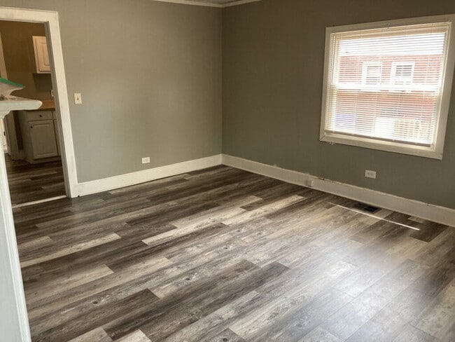 Building Photo - 125 Mallard St