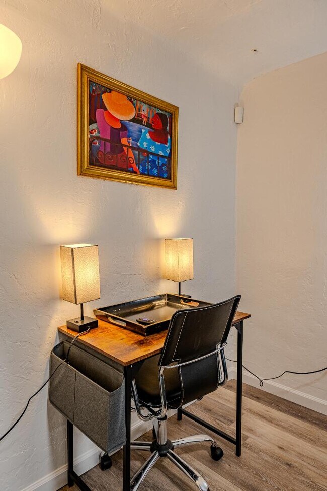 Building Photo - 704 Pacific Ave SW