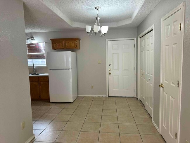 Building Photo - 1821 W Portales Dr