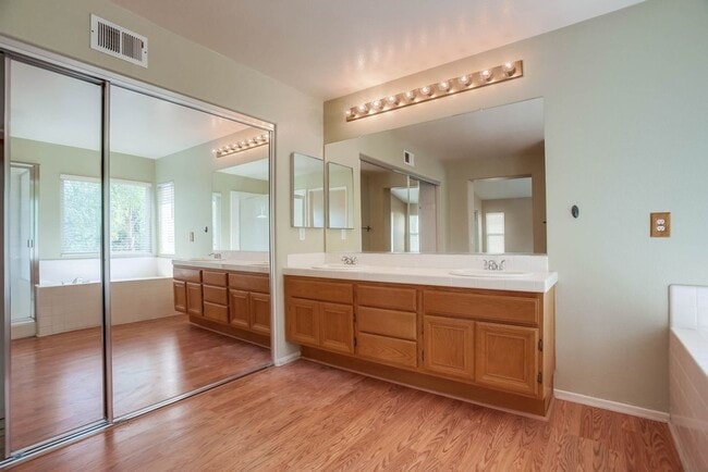 Building Photo - Available Now!! Spacious 4 Bedroom Plus a ...