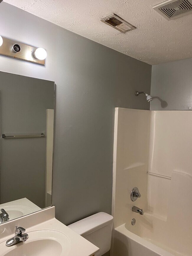 Building Photo - Great Home in Lake Forest! Coming Soon!
