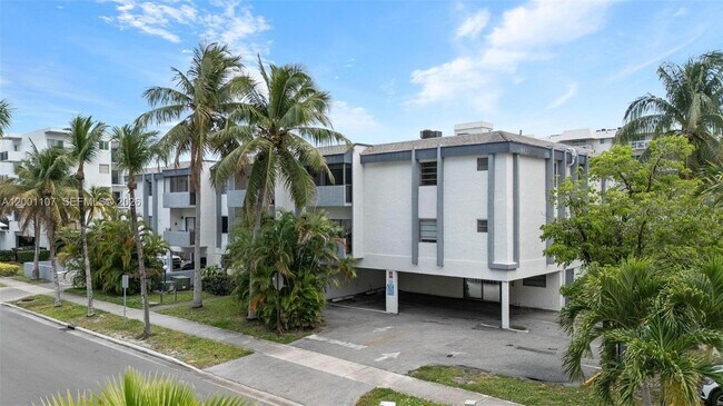 Building Photo - 3582 NE 171 St