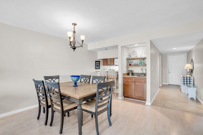 Building Photo - 4640 Chantelle Dr
