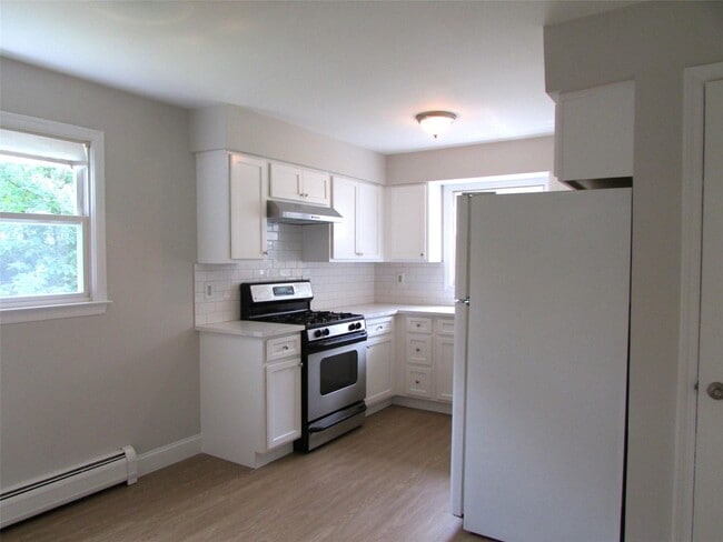 Building Photo - 74 B Demarest Ave