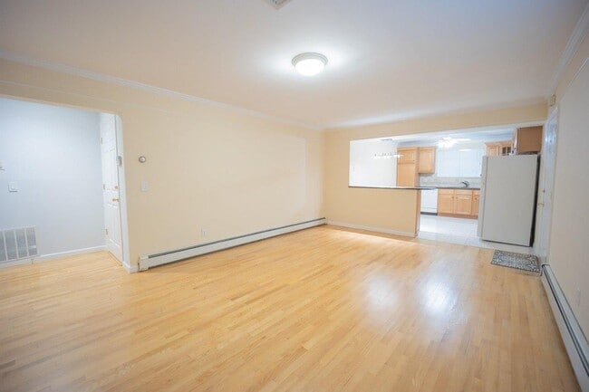 Building Photo - 685 Gramatan Ave