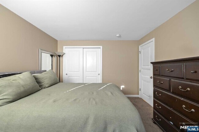 Building Photo - 47 Morris Pl