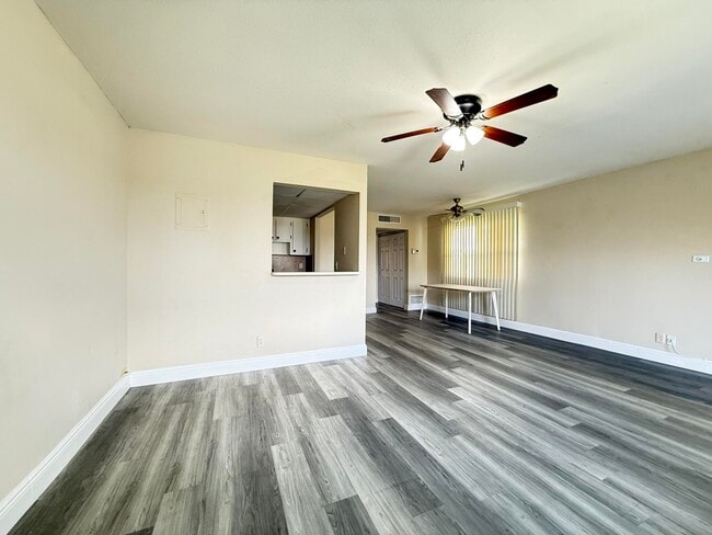 Building Photo - 323 Tuscany F