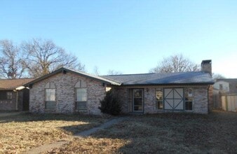 Building Photo - 3 Bedroom House in Garland