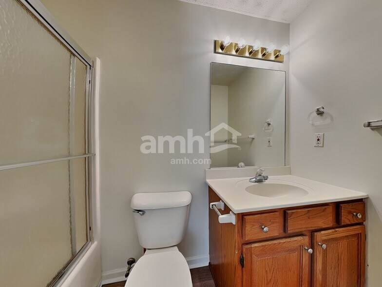 Building Photo - 7525 Saddlebrooke Dr