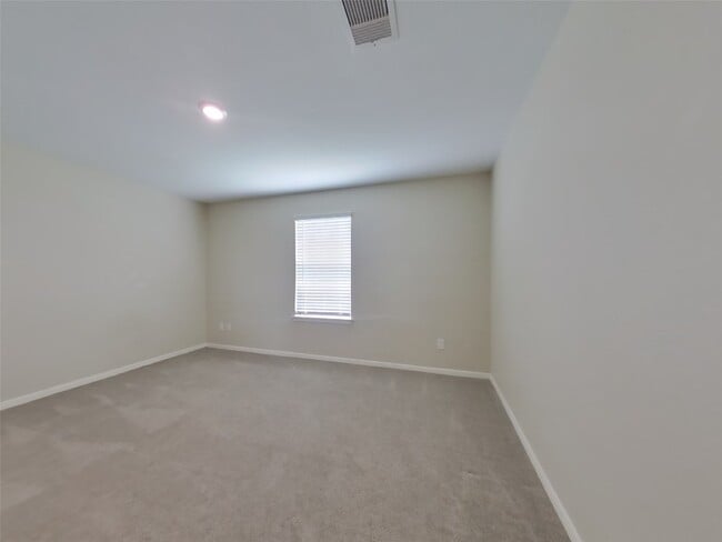 Building Photo - 100 Comanche Plains Rd