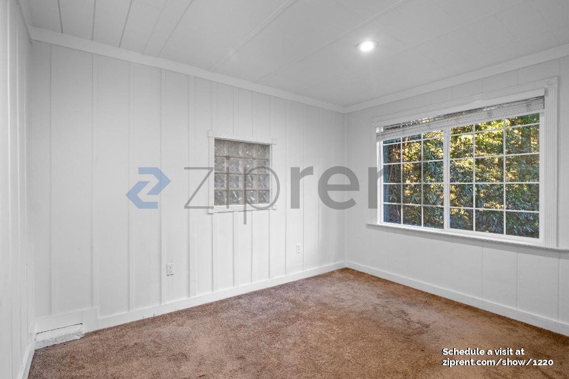 Building Photo - 17363 Park Ave