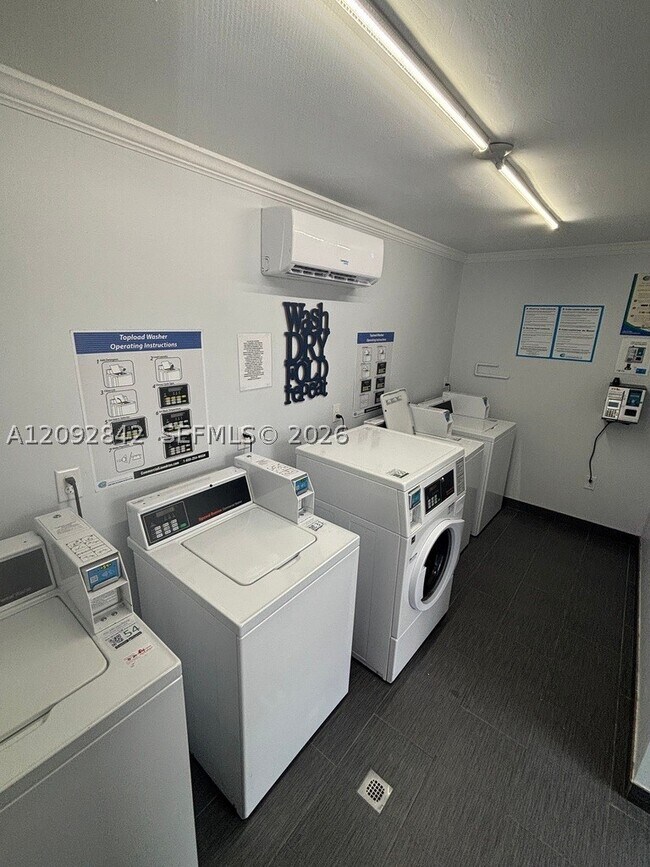 Building Photo - 7740 SW 54th Ct