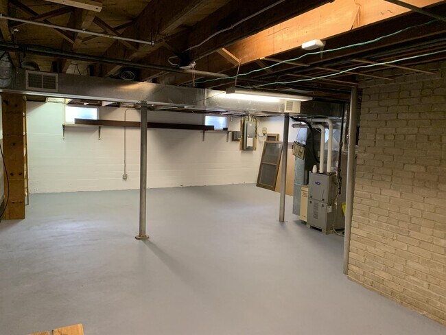 Building Photo - 418 S Owen Dr