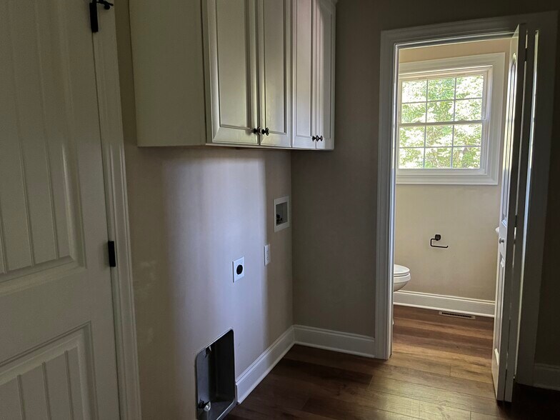 Building Photo - 3006 Vicksburg Rd