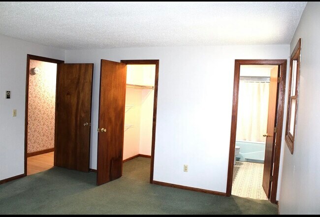 Building Photo - 15601 Bull Rapids Rd