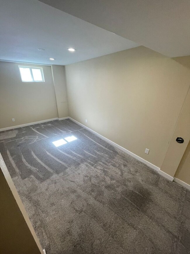 Building Photo - 255 Otis Ct