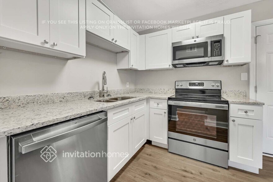 Building Photo - 1326 42nd St