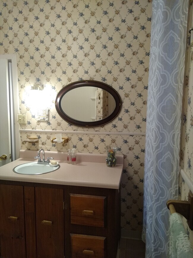 Building Photo - 47 Continental Ave