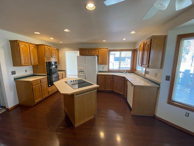 Building Photo - 124 Piper Ct