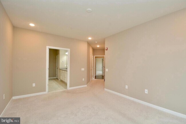 Building Photo - 3989 Norton Pl