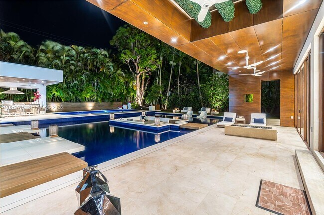 Building Photo - 3009 Pine Tree Dr