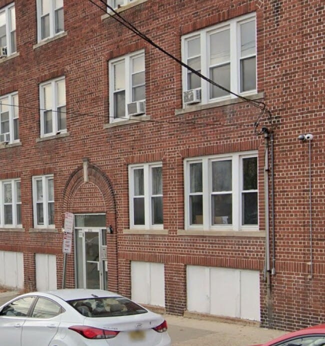 Building Photo - 240 Fowler Ave