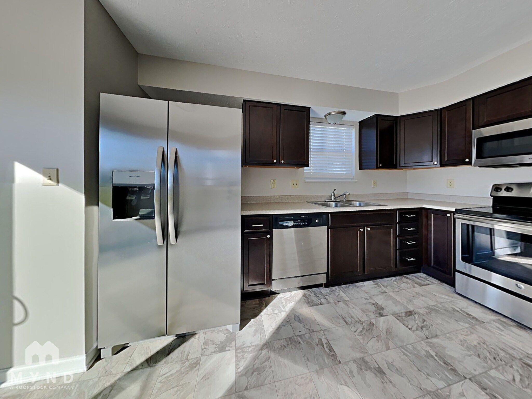 Building Photo - 2352 Rosewood Dr