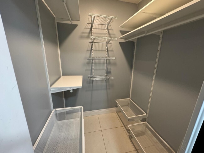 Building Photo - 7797 Golf Cir Dr