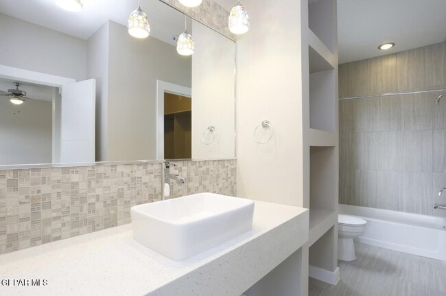 Building Photo - 410 Thorn Ave