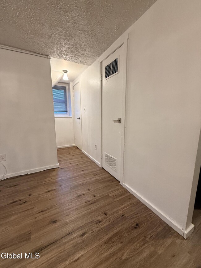 Building Photo - 1126 Broadway