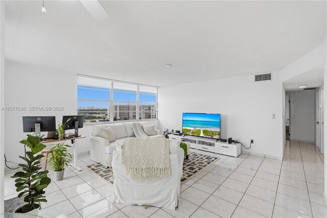 Building Photo - 1351 NE Miami Gardens Dr