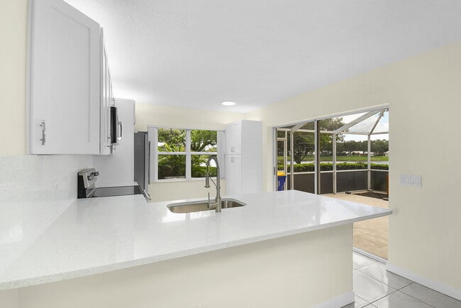 Building Photo - 2442 SW Danbury Ln
