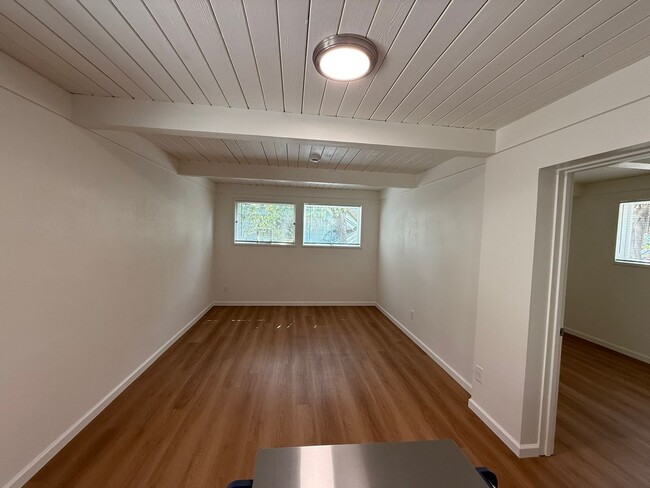 Building Photo - Updated ground-floor 1-bed 1-bath garden apartment in a gated property near N Berkeley BART