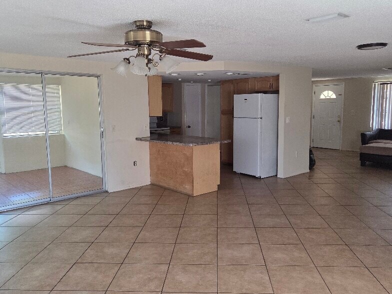 Building Photo - 7225 Rosarian Dr
