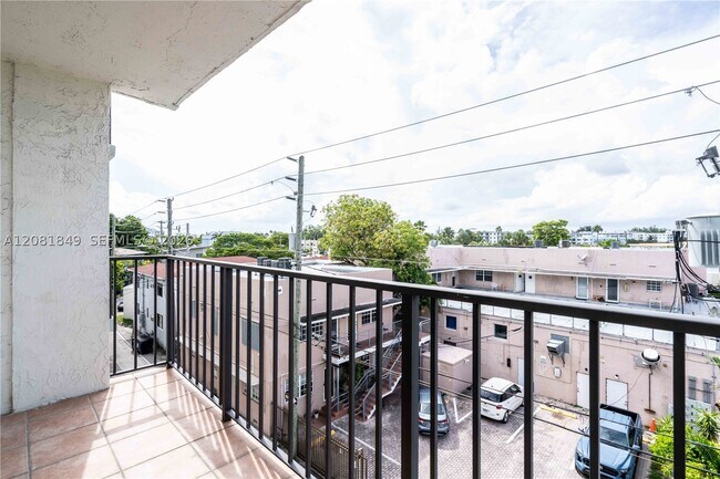 Building Photo - 6960 Rue Vendome