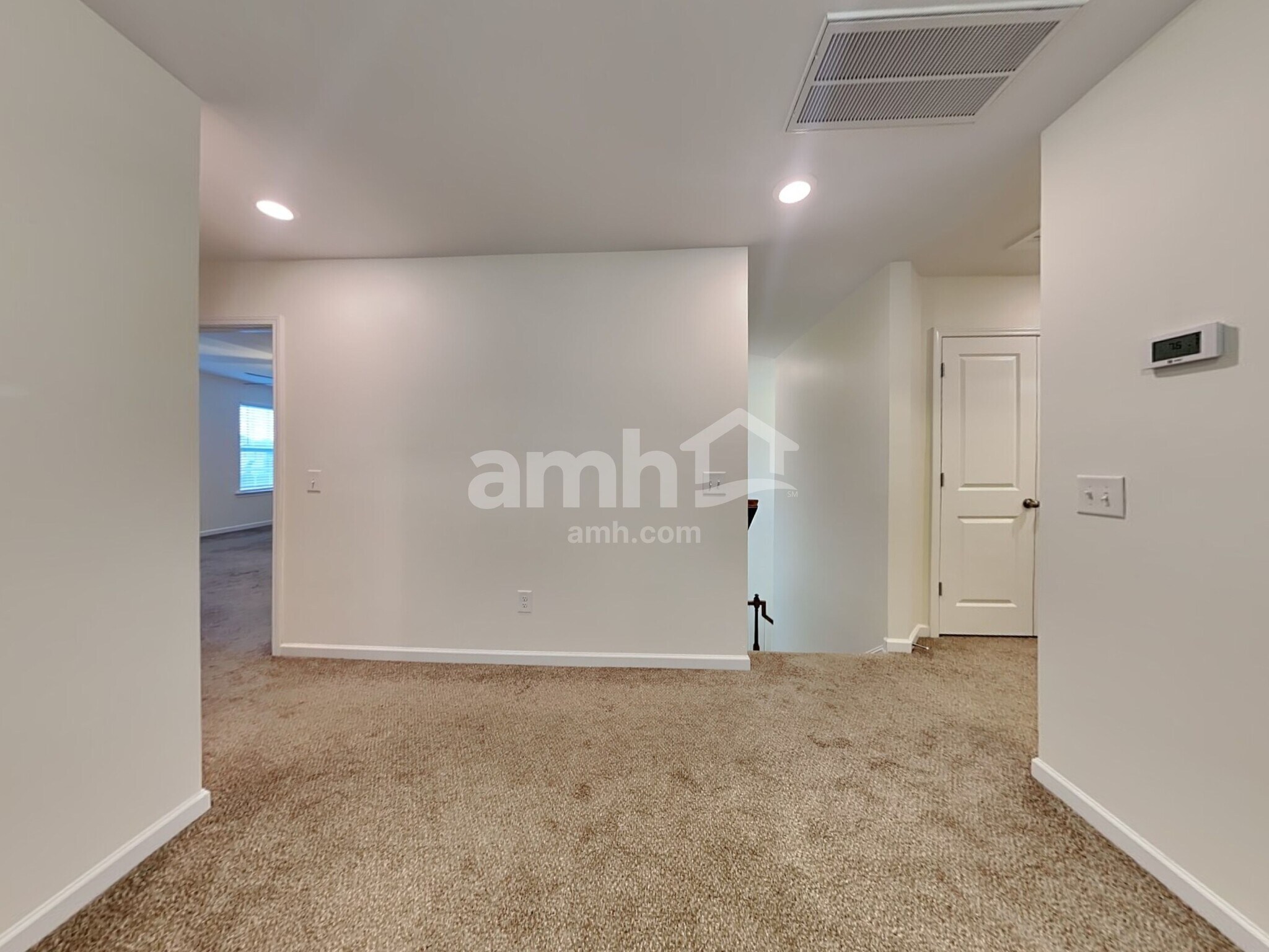 Building Photo - 636 Redbud Ln