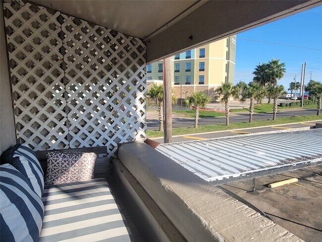 Building Photo - 215 Postoffice St