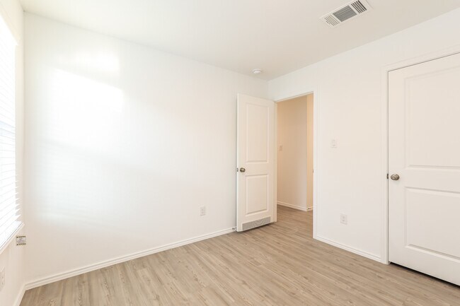 Building Photo - 419 Filibusters Trail