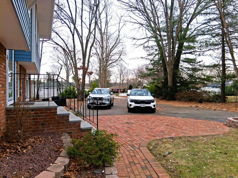 Building Photo - 37 South Ln