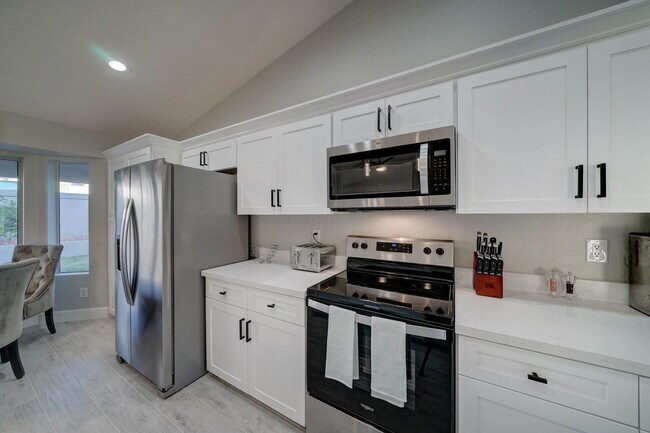 Building Photo - 8940 E Palm Ridge Dr