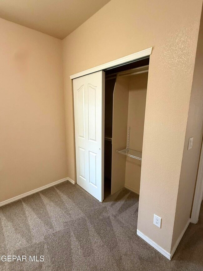 Building Photo - 10405 Canyon Sage Dr