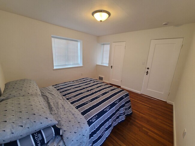 Building Photo - Charming 2 Bed 1 bath "monthly rental" in ...