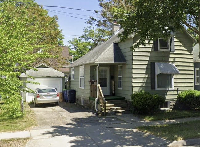 Building Photo - 608 N Henry St