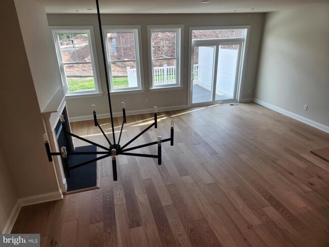 Building Photo - 328 Foxtail Ln
