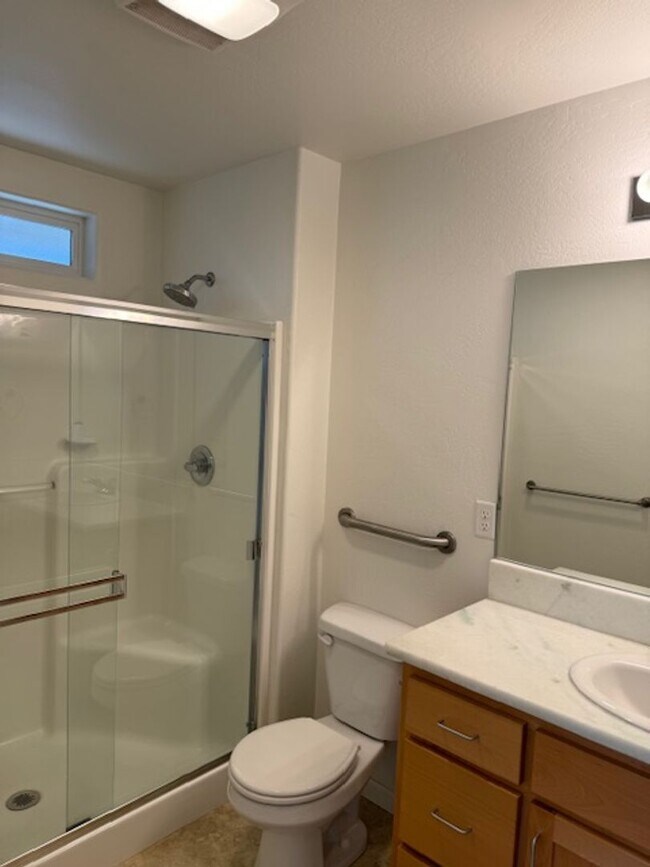 Building Photo - NEW TO MARKET/ 3 BEDROOM HOUSE ON QUIET DEAD END STREET