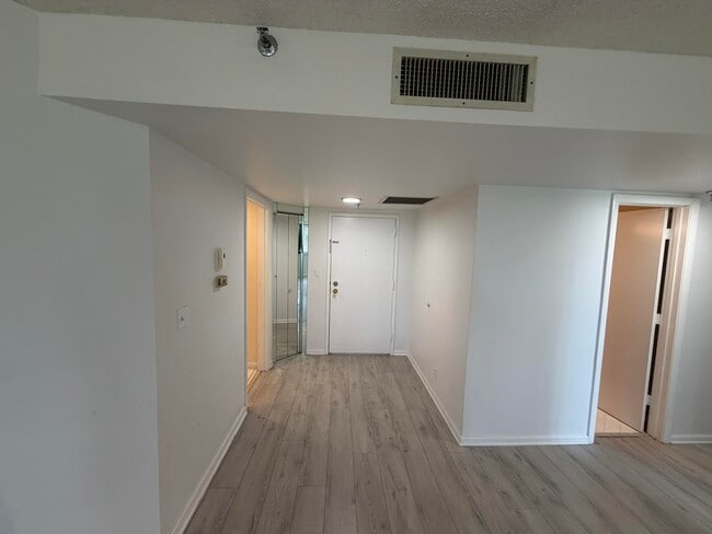Building Photo - 6463 La Costa Dr
