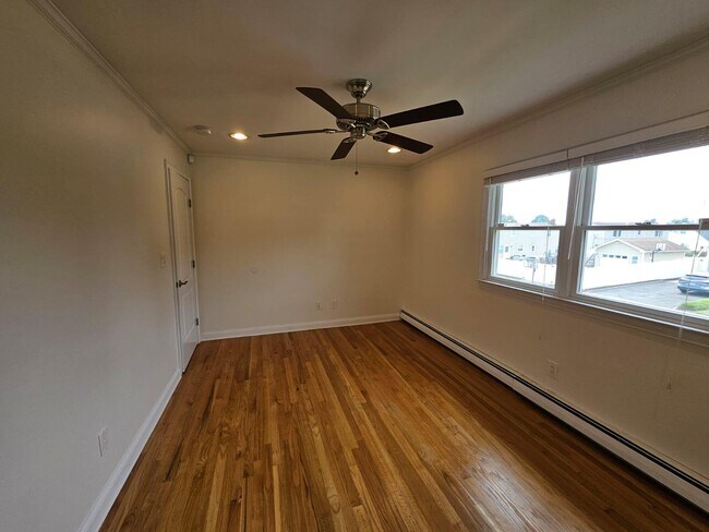 Building Photo - 16 Hollyberry Rd