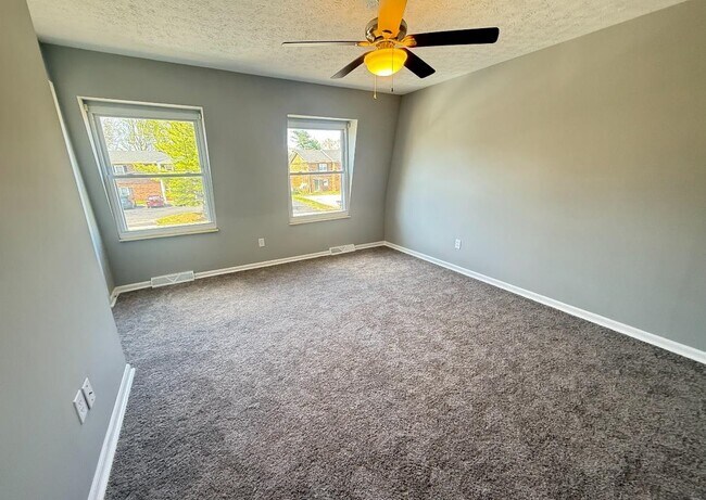 Building Photo - 604 Eastwood St