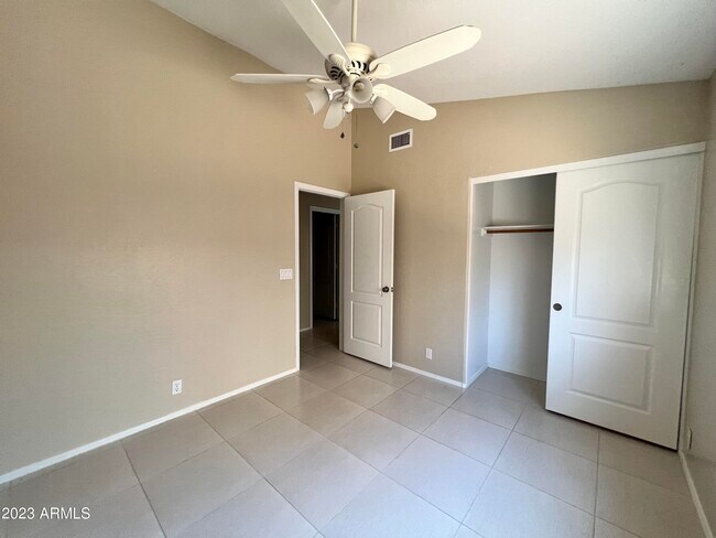 Building Photo - 4205 E Raven Rd