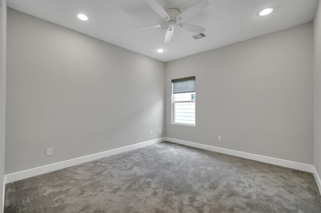 Building Photo - 2623 Hutchins St